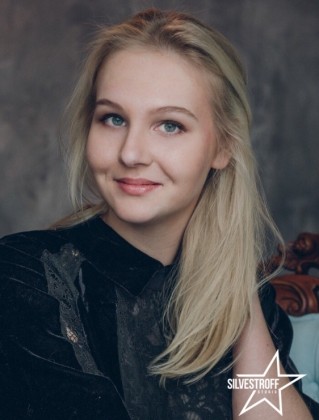 Арина Токаренко