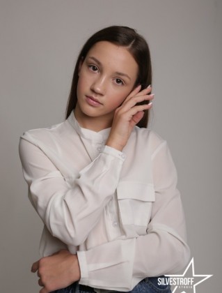 Емілія Межонова