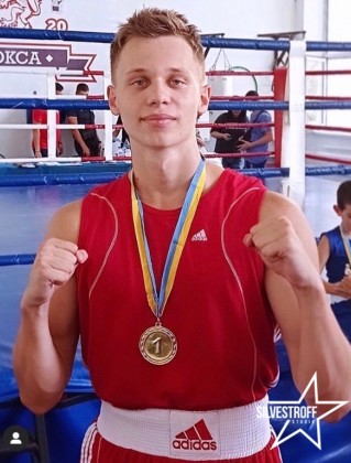 Максим Попов