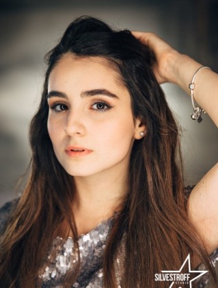 Анна Тринчер