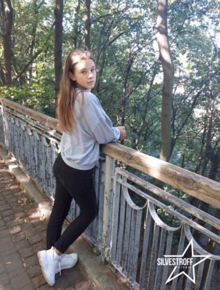 Арина Мельник