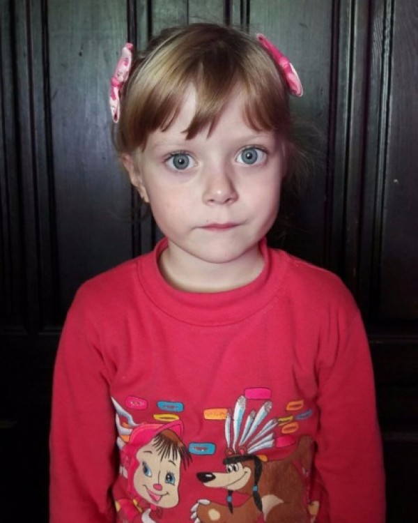 Анна Щур
